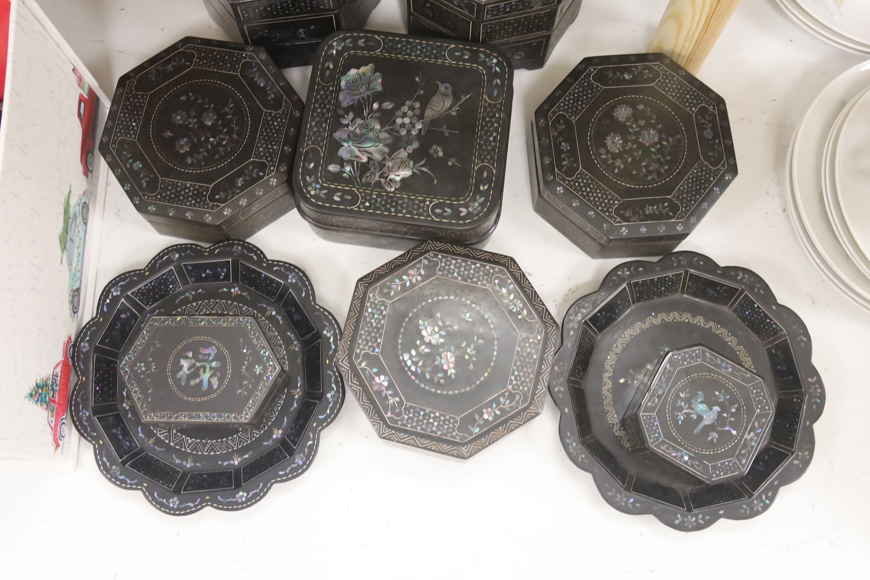 A quantity of Lac Burgaute boxes inlaid in mother of pearl (26)
